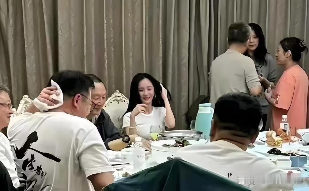 原来明星私下的饭局，都是素颜的状态？​​​