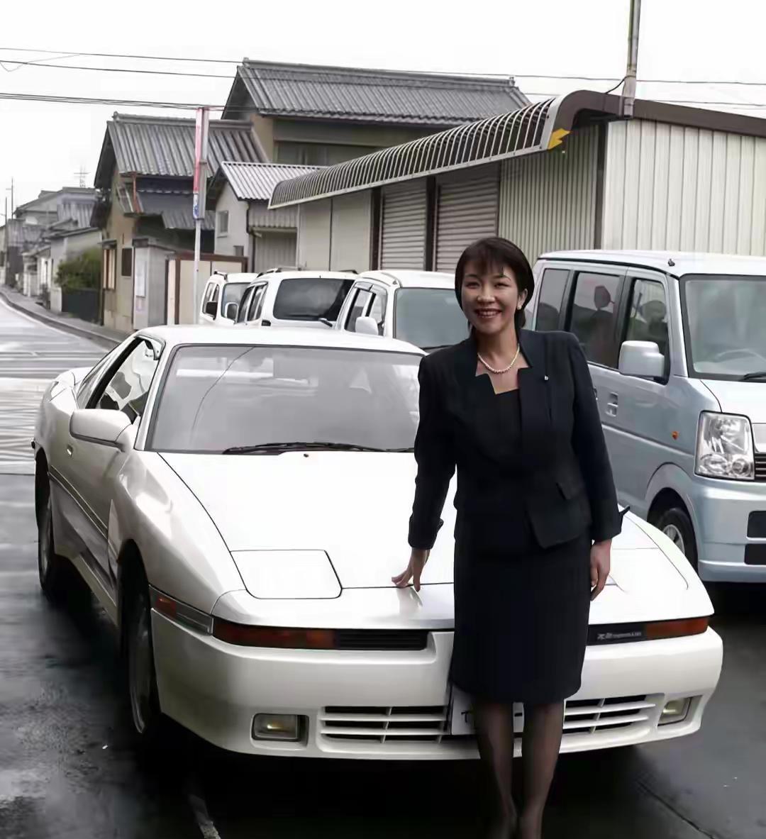 都说日本女人温柔，高市早苗身上那是一点温柔气质都没有，一看就是个强悍的女子。