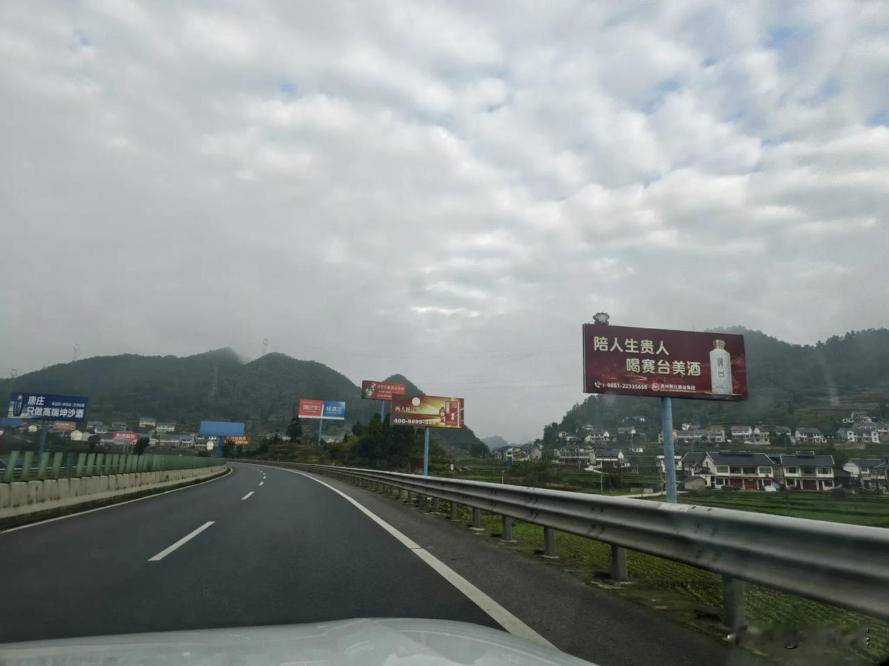 这次来贵州，有些少见多怪了，总以为见到了酒文化，其实待真正见识之后才知道以前有多