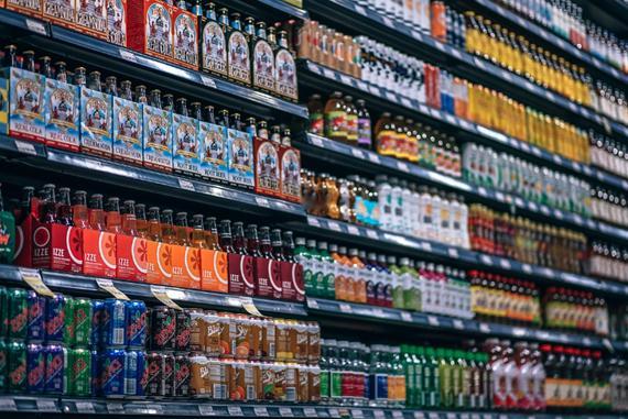 【爱喝无糖饮料的天塌了：无糖饮料只是无蔗糖但用甜味剂】据媒体报道，无糖饮料通