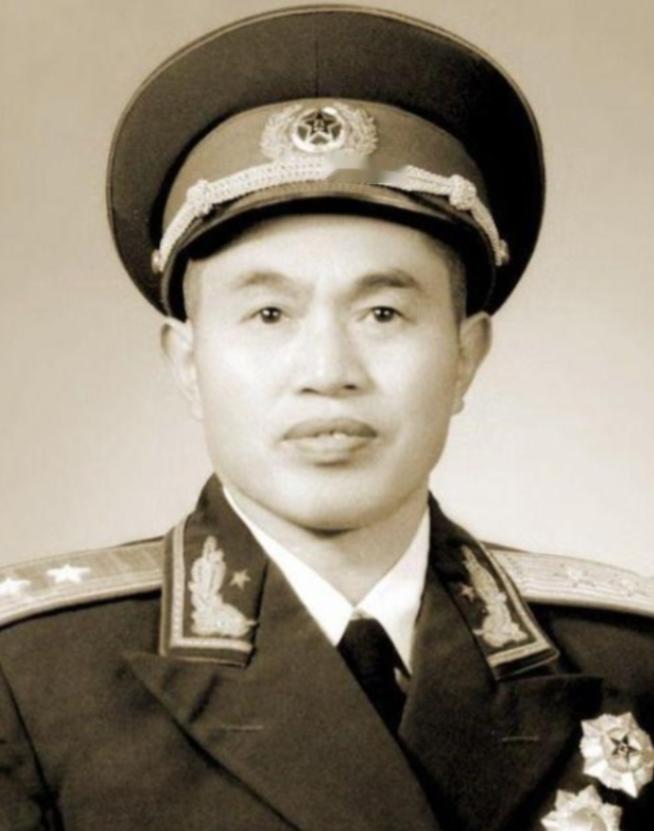 1969年，皮定均将军去甘肃农村视察，一群妇女未穿裤子，用破被子遮挡下身，地委书
