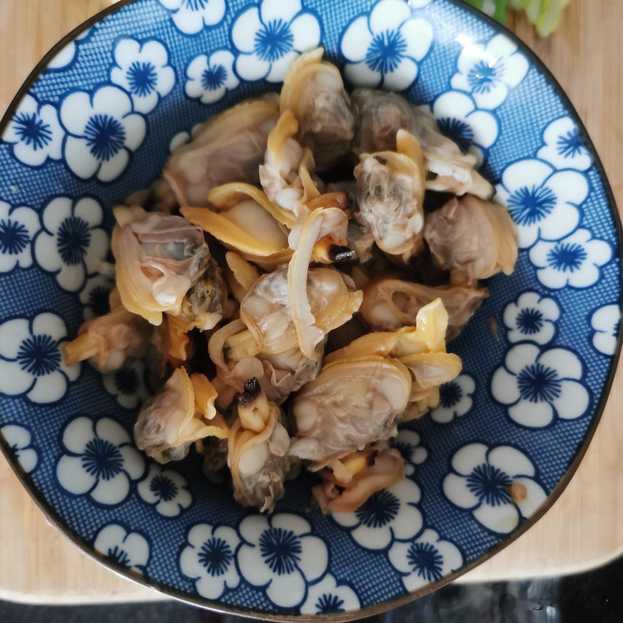 大连禁渔期在即，蚬子却便宜了！昨天上午，我家先生去刘家桥看望老妈，路过市场买