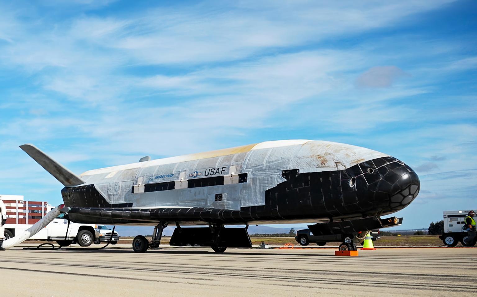 每天认识一件兵器美国X-37B太空无人机X-37B是波音公司研制的世界上第一架