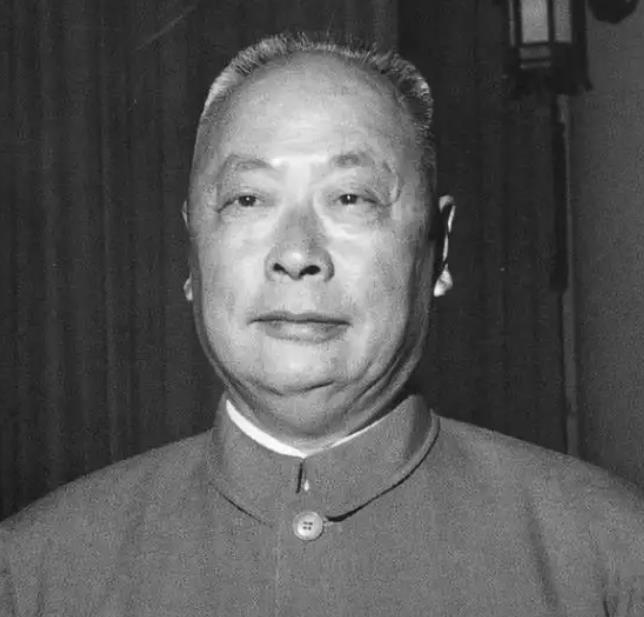 1949年，国军将领谢晋元遗孀带着几十名老部下在街上流浪，陈毅在得知以后，立马暂