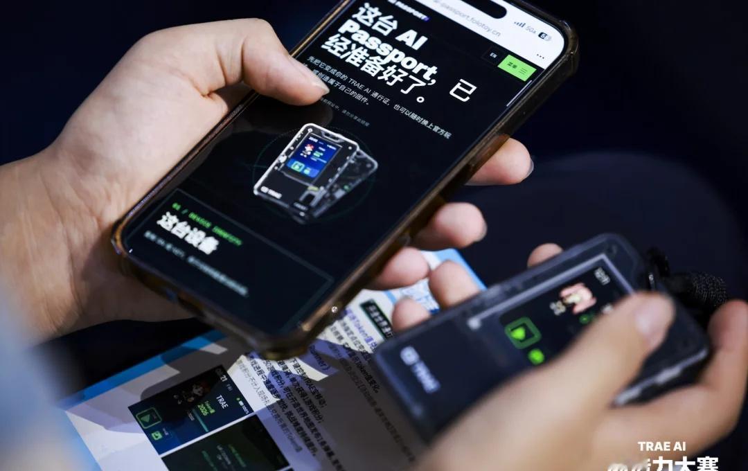 00后0编程背景文科生设计出超火的电子胸卡刷到好多人说TRAEAI创造力大赛