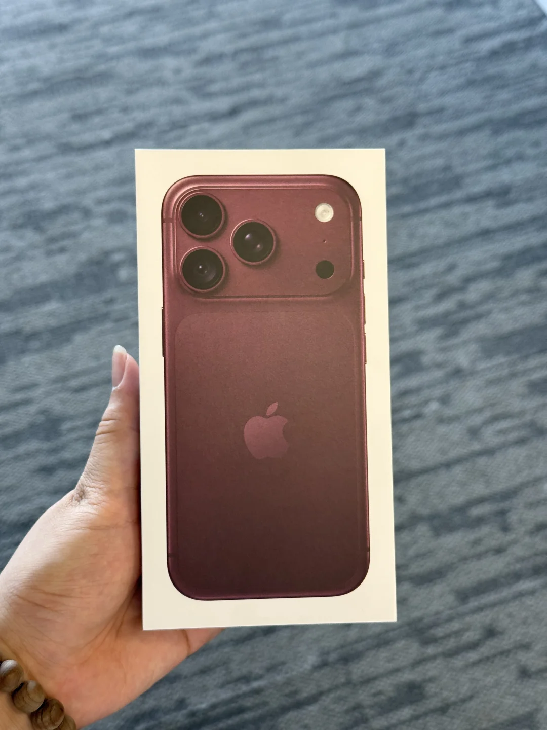 iPhone18Pro勃艮第红，看到盒子瞬间后悔！