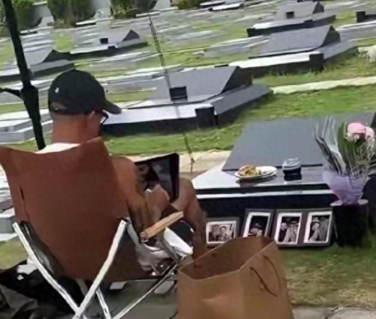 具俊晔他不说话是对的。不管说啥网友又会各种解读各种讥讽！人啊太坏了！ 情深不