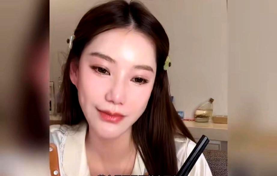 马筱梅直播里的一番话，听得我五味杂陈。为了让玥儿和霖霖回北京读书，她愣是发现了