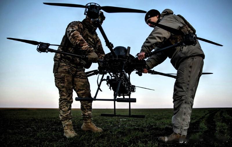 【乌无人机袭击迎新年的平民】俄控区赫尔松州州长萨尔多元旦表示，今天凌