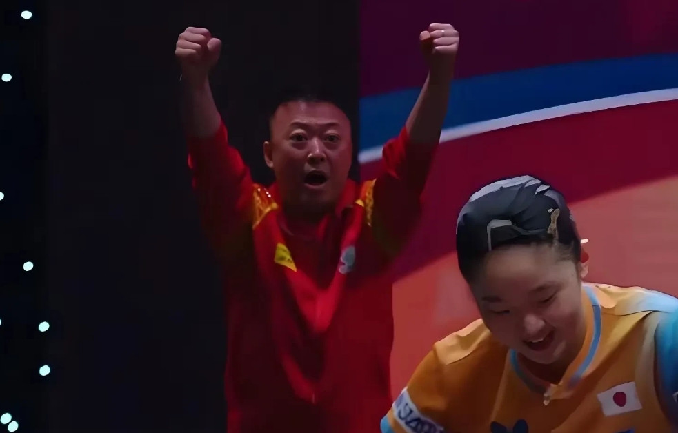 王曼昱大比分赢了张本美和最开心的不是王曼昱，也不是球迷而是一直在旁观战的马琳