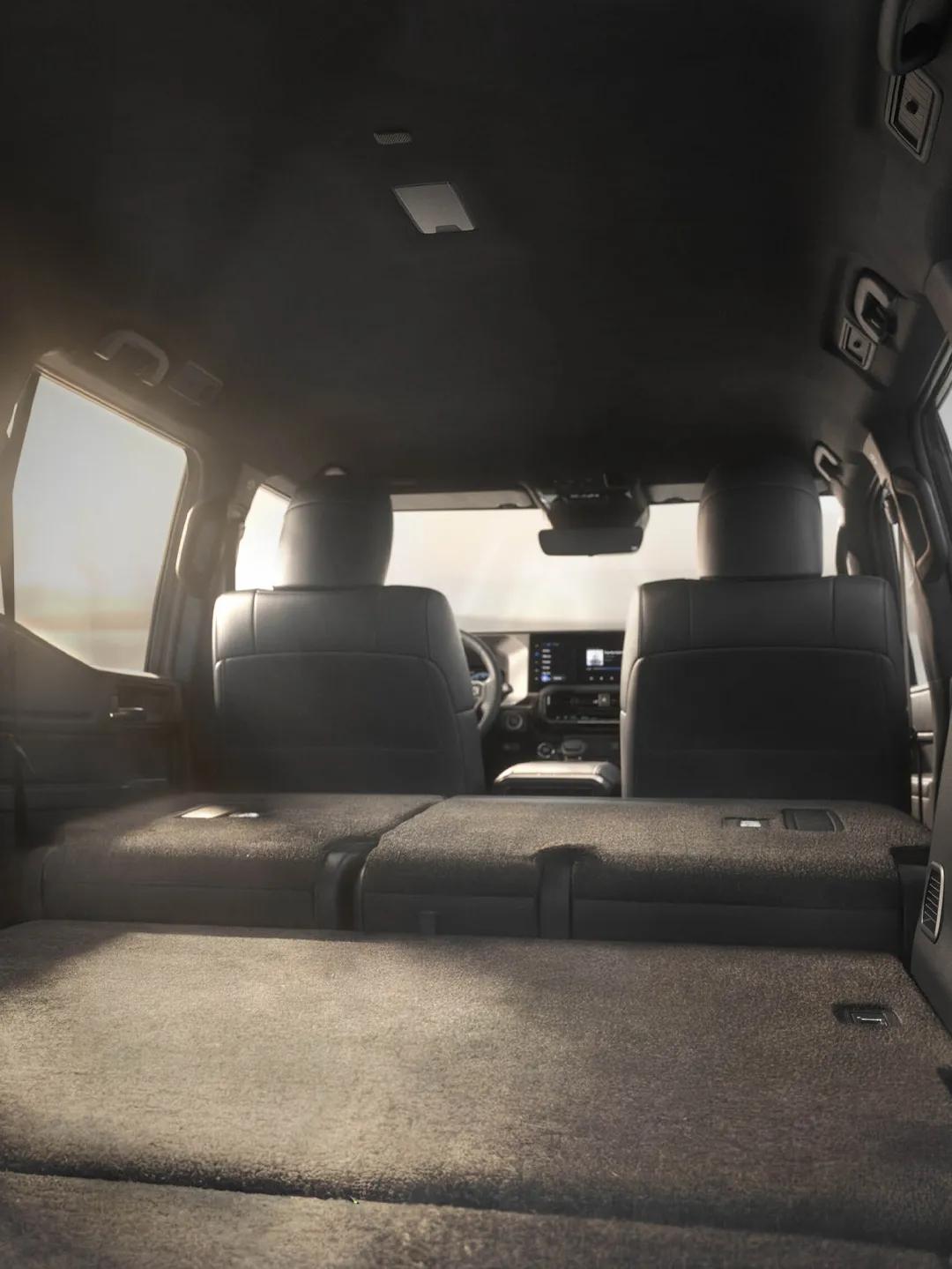 最近，丰田推出2026款兰德酷路泽250VX。搭载2.8升涡轮增压柴油发动机配