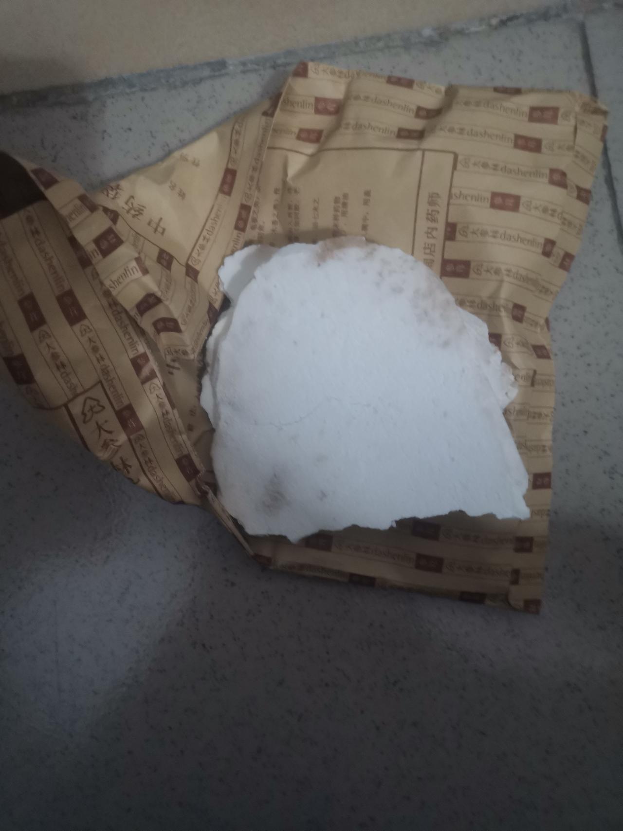 如果你是个中医小白，我建议你从认药开始。看看张廷模关于中医药的视频，他讲地很细，