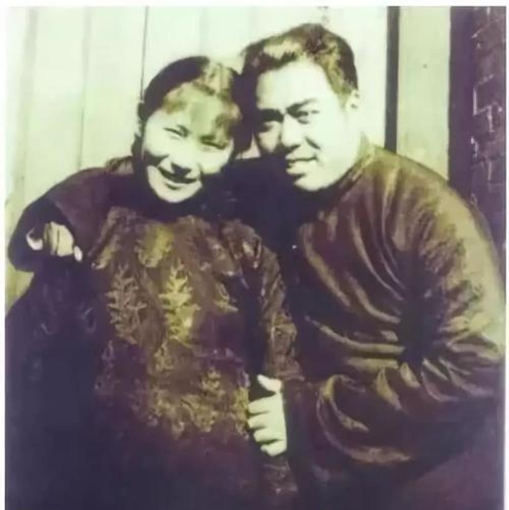 1941年6月，国军少将陈中柱战死后，头颅被日军割下带走。陈中柱怀孕的妻子，带着
