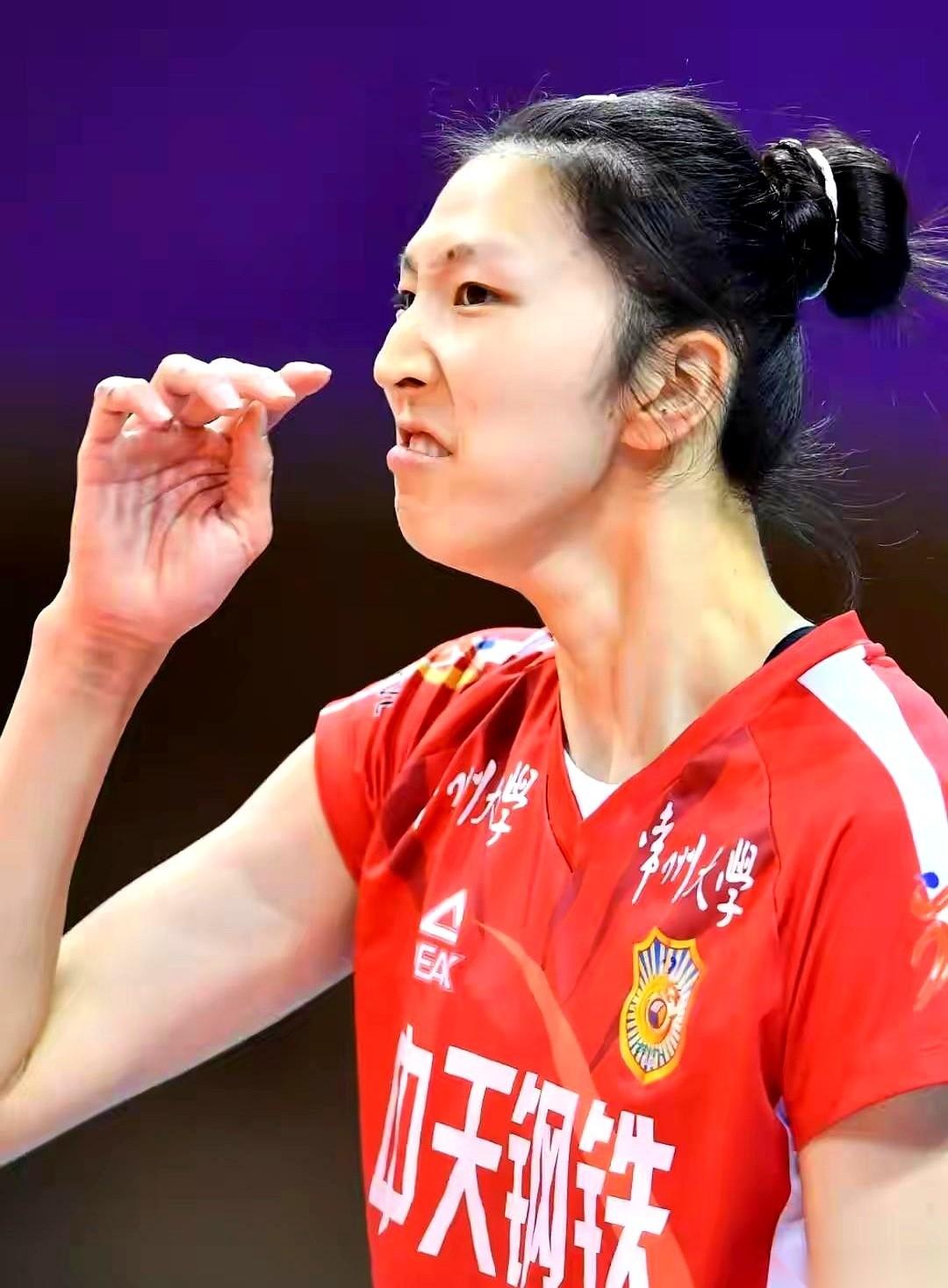 每次看到吴梦洁接一传，我这心啊，就揪一下。天赋肉眼可见，那股子劲儿也在，可就差