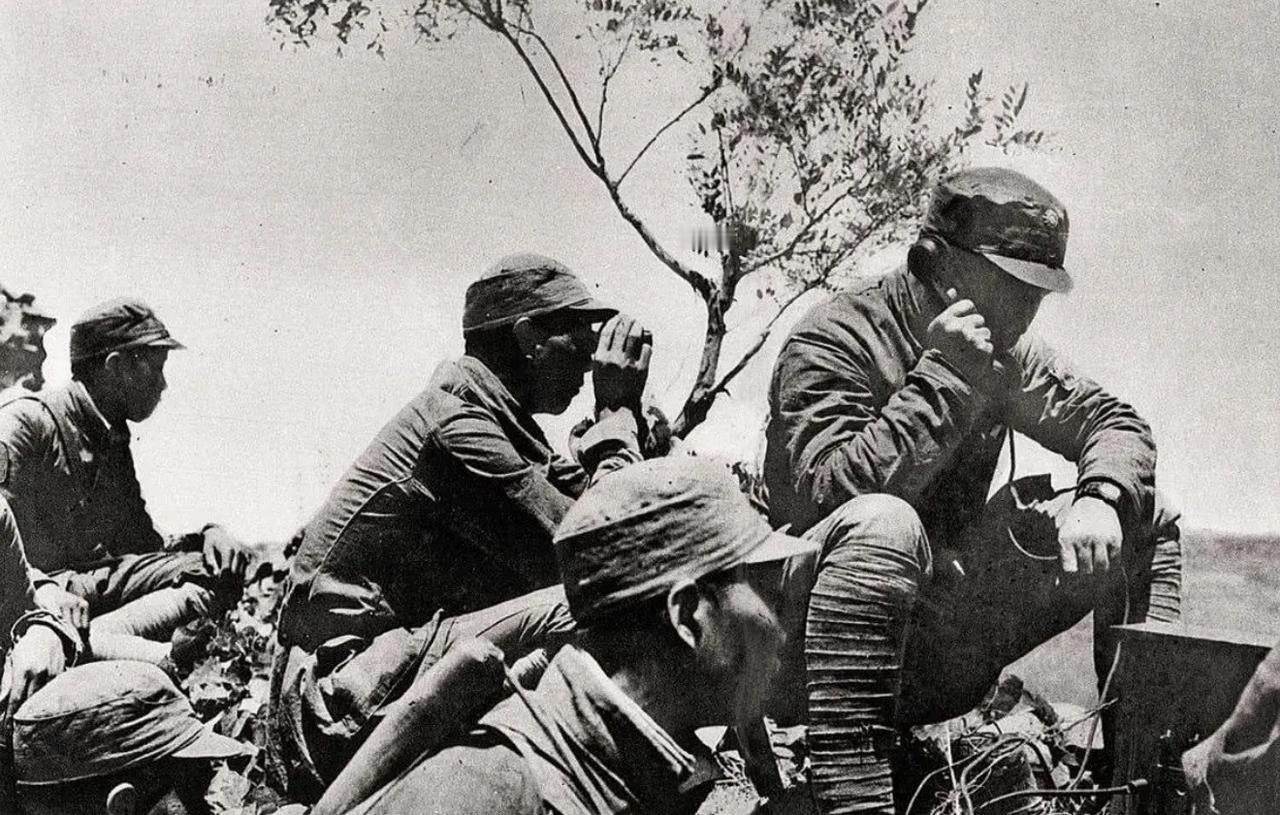 1939年，罗荣桓正在看书，这时，侦察员跑了过来，说日军携带3门火炮来袭，罗荣桓