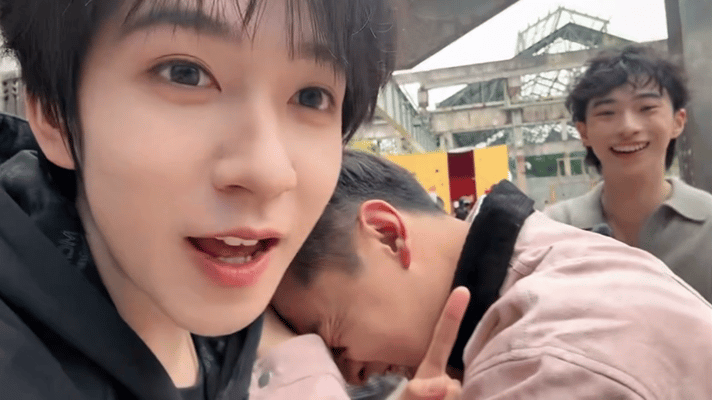 救命！这段综艺效果直接拉满！徐志胜半夜偷吃香肠被恩利贺峻霖曝光，咱大哥也是要面子