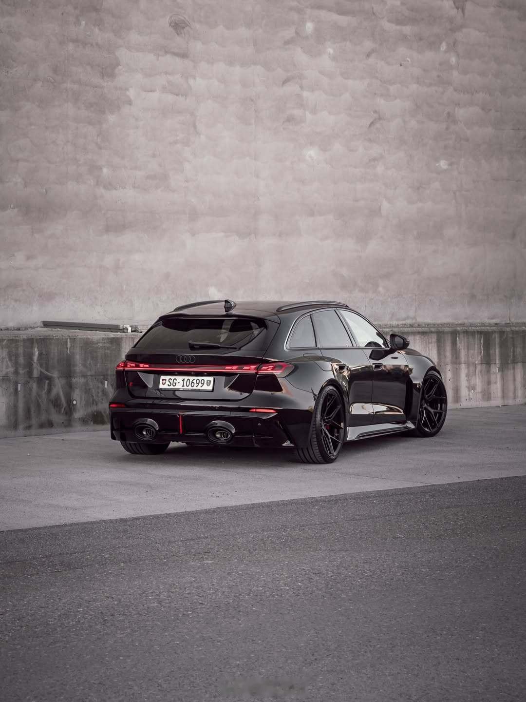 奥迪奥迪RS5Avant奥迪RS5Avant，Vossen新鞋子二选一，哪