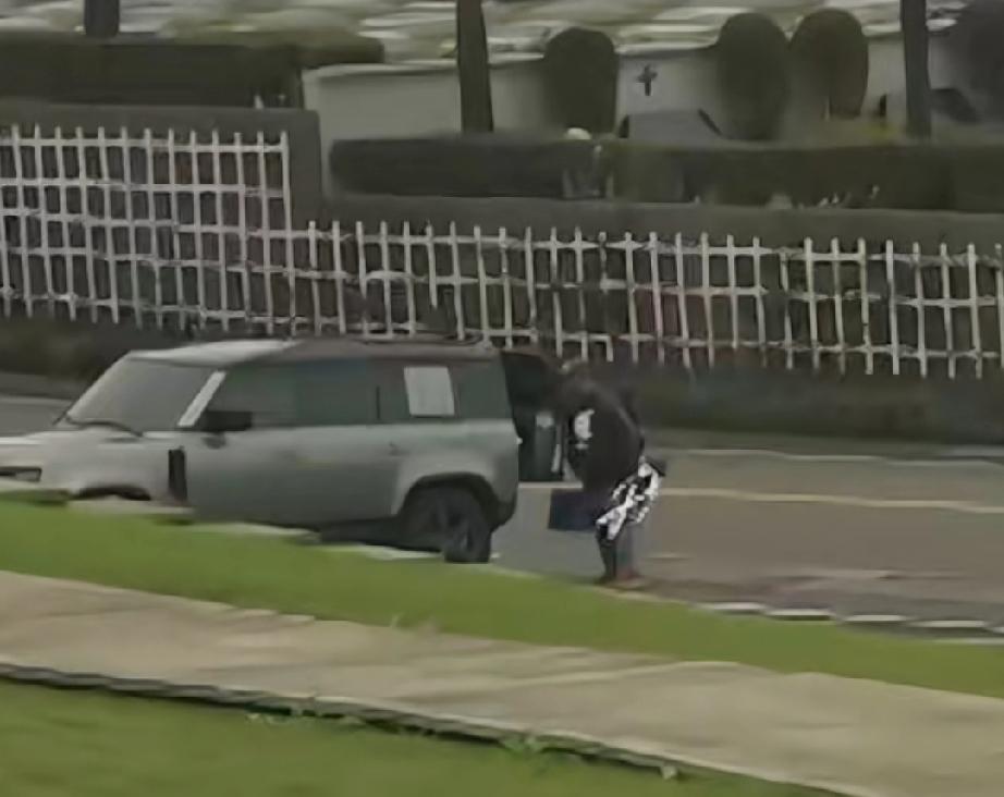 具俊晔又去守墓，小S欲帮姐夫办画展网友都免疫具俊晔这种“痴情守候”的行为了，