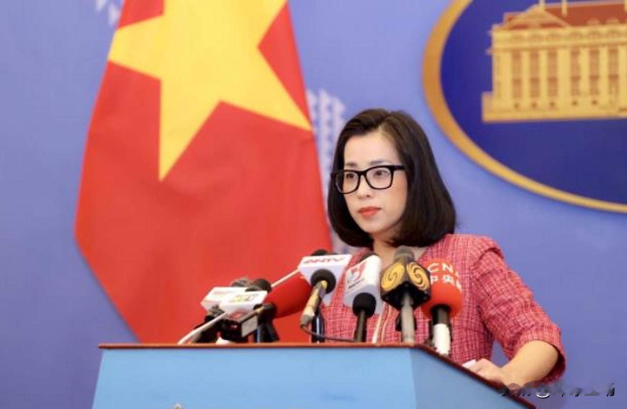 11月27日傍晚，越南外交部发言人范秋姮在例行记者会上作出重磅表态。她面对各国记