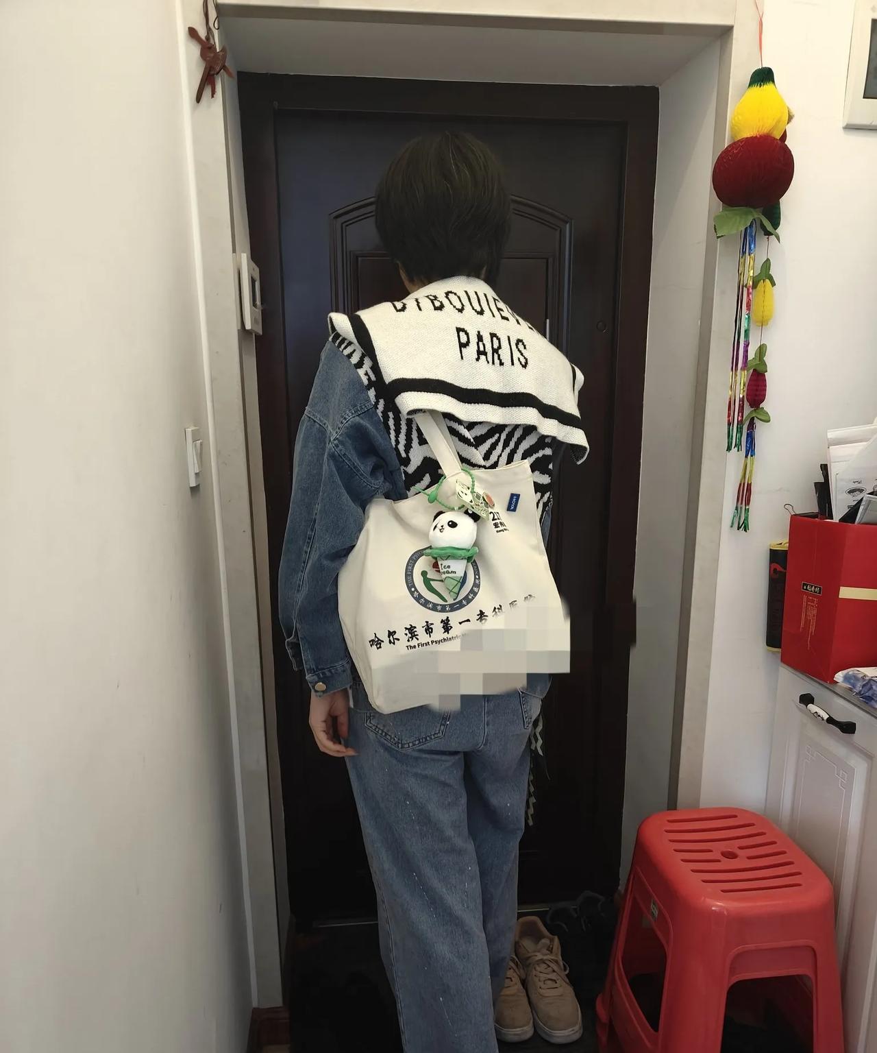 昨天晚上给护士小侄女做了三道菜，一鱼两吃，鱼头鱼尾鲁菜红烧，鱼腹做上海本帮菜糖赤