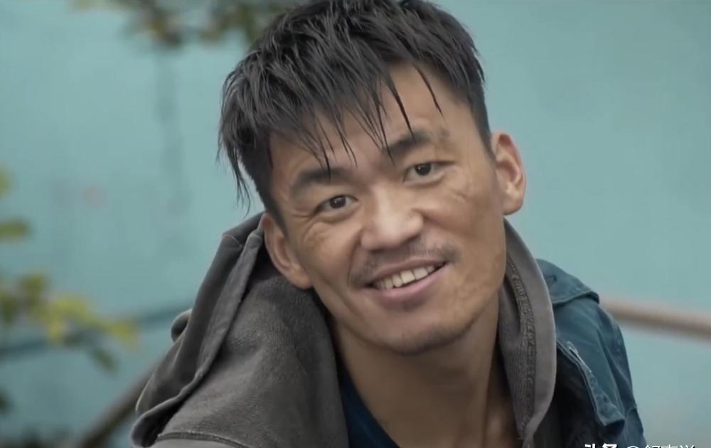 吴京砸十亿拍《镖人》，男主第一人选不是谢霆锋。他第一个电话打给了王宝强。看中