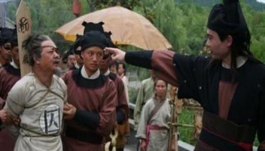 古代砍头时，为何犯人会乖乖跪下不反抗？其实有4大原因不得不跪 在古装剧中，我