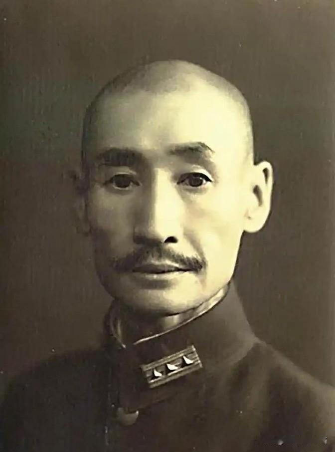 1932年2月，马占山宣布向日本投降，顿时国内上下一片哗然，讨伐声不绝于耳，然而
