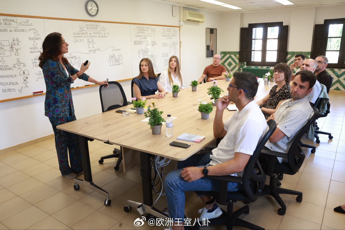 7.8西班牙索菲亚公主参加两场研讨会，进入室内的第二场姐姐莱昂诺尔惊喜现身支持