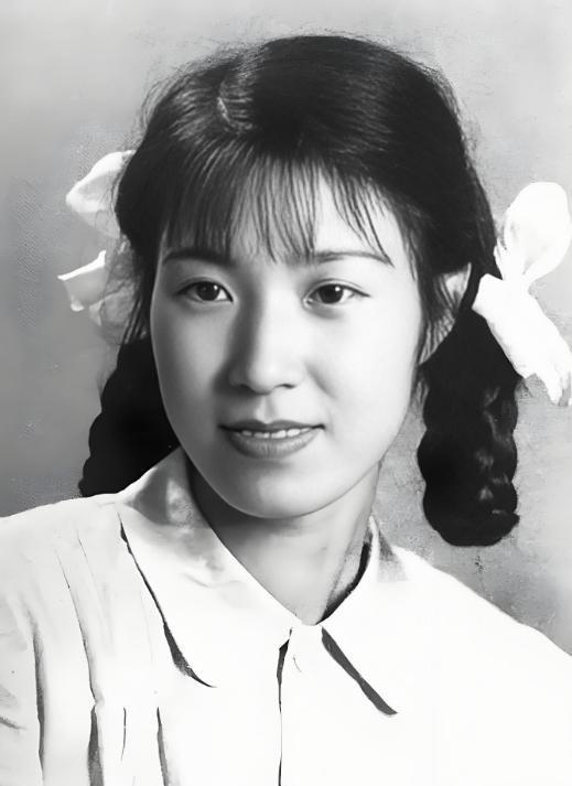 1956年，李玉琴到管理所探望溥仪。管理员考虑到两人结婚14年未同房，破例让她留