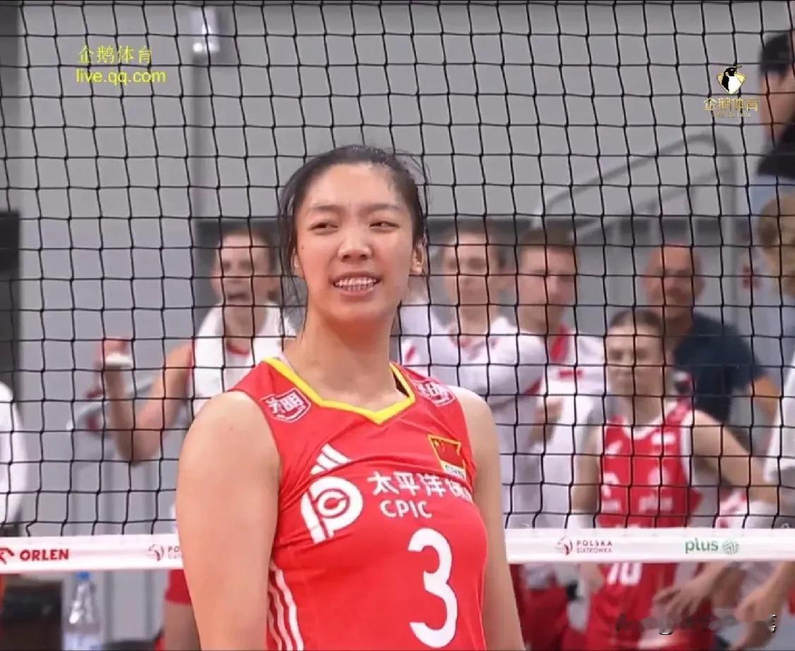 中国女排替补打得好菜啊！与波兰女排友谊赛，没有吴梦洁和龚翔宇上场的中国女排，攻
