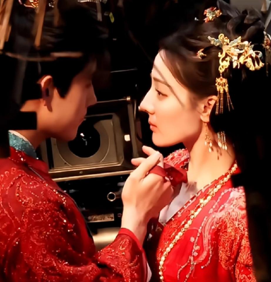 陈飞宇迪丽热巴会假戏真做吗？有八卦称陈飞宇与热巴下榻同一家酒店，且热巴很配合