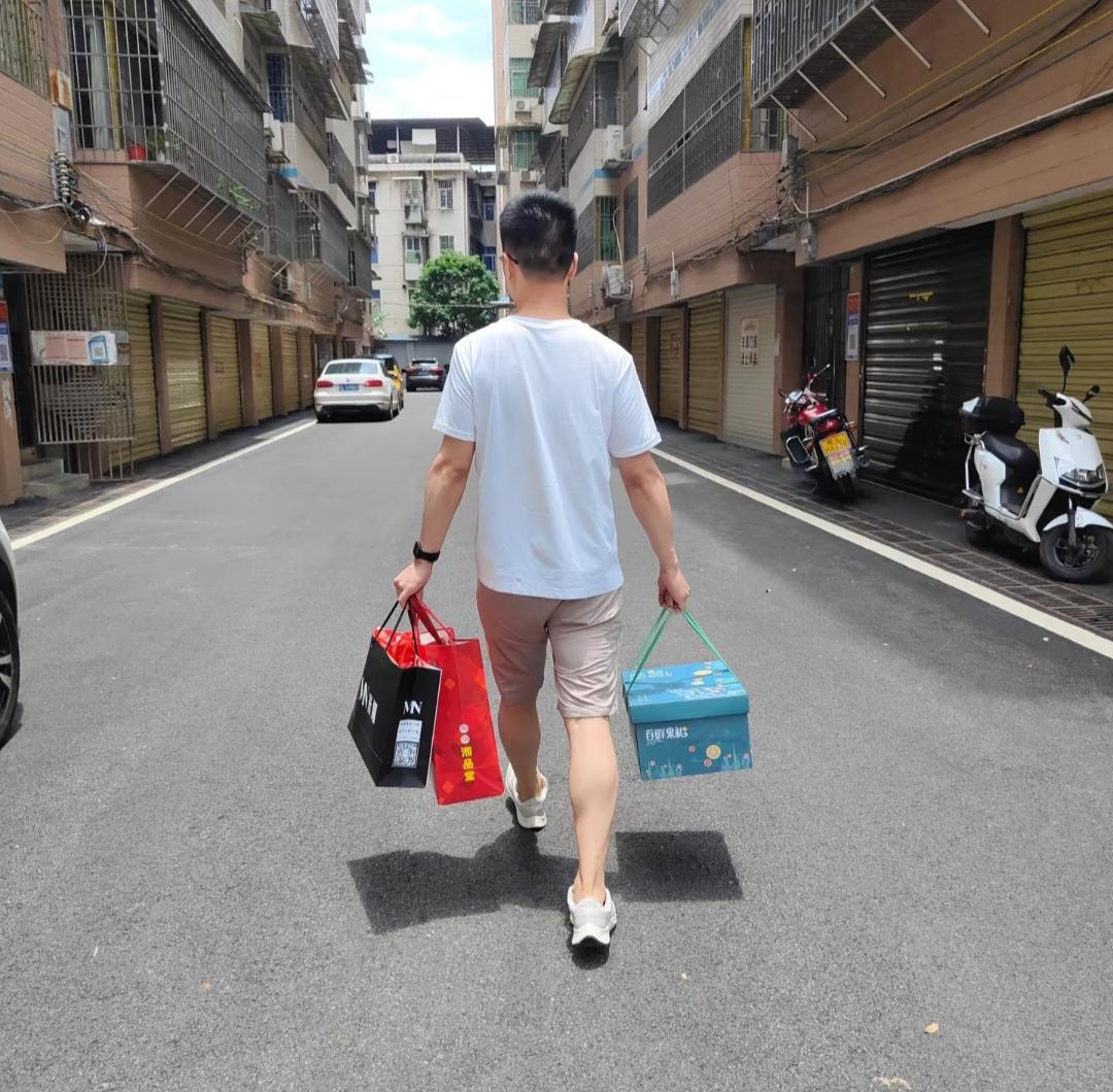 只有一个女儿的父母千万要记住：不管女婿对你再好这5样东西都要牢牢的握在自己手