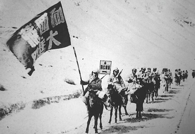 1952年先遣连含冤遭押回新疆，将军亲自解绑对阻拦战士打了一耳光，这是为什么？