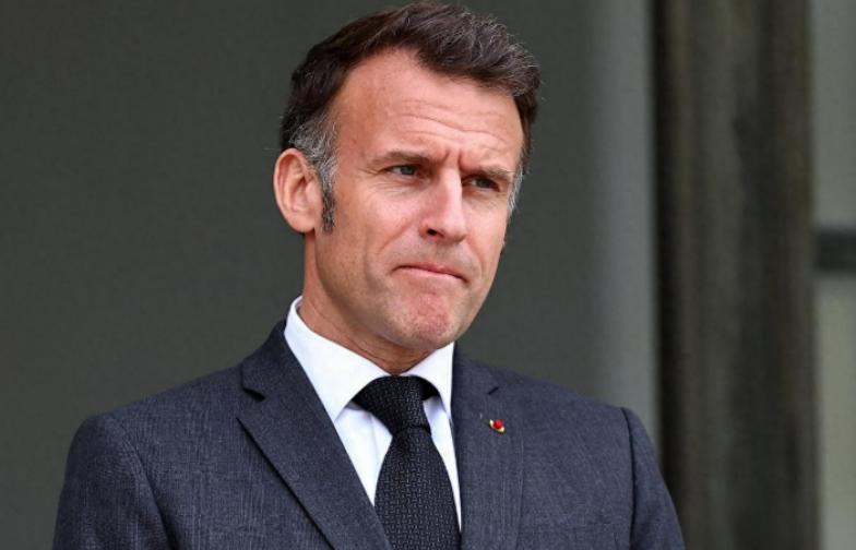 离谱！马克龙赌输了！签涉台声明讨好日本，反被中方精准拿捏，太丢人离谱到家了！