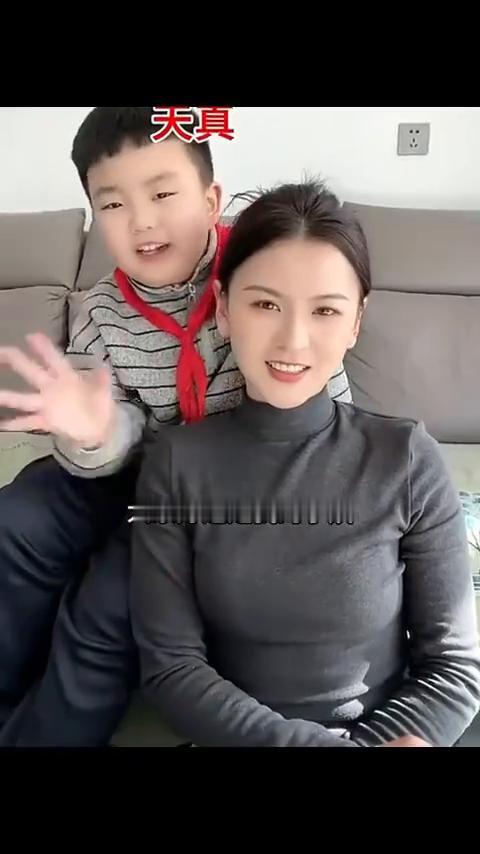 大家好，这是我的小姨，她每天早晨十一点就起床了，给我们做早餐。她的身高是一米六七