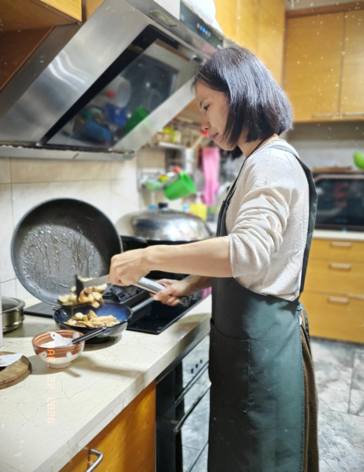 我这是第三次结婚了，跟现在的老公一起过了整整十年。这十年我从来没出去上过班，一心