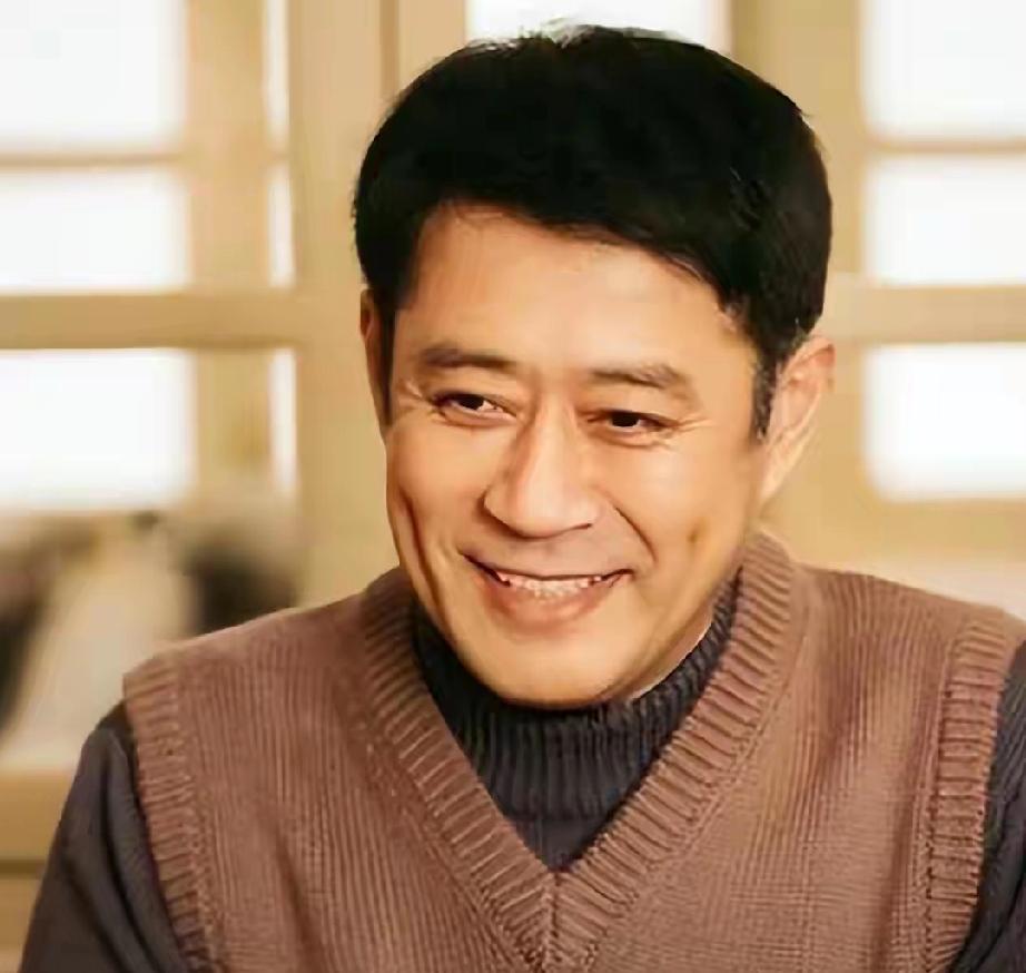 他是“渣爹专业户”，54岁未婚育有一女，戏外却是满分好父亲他是荧幕
