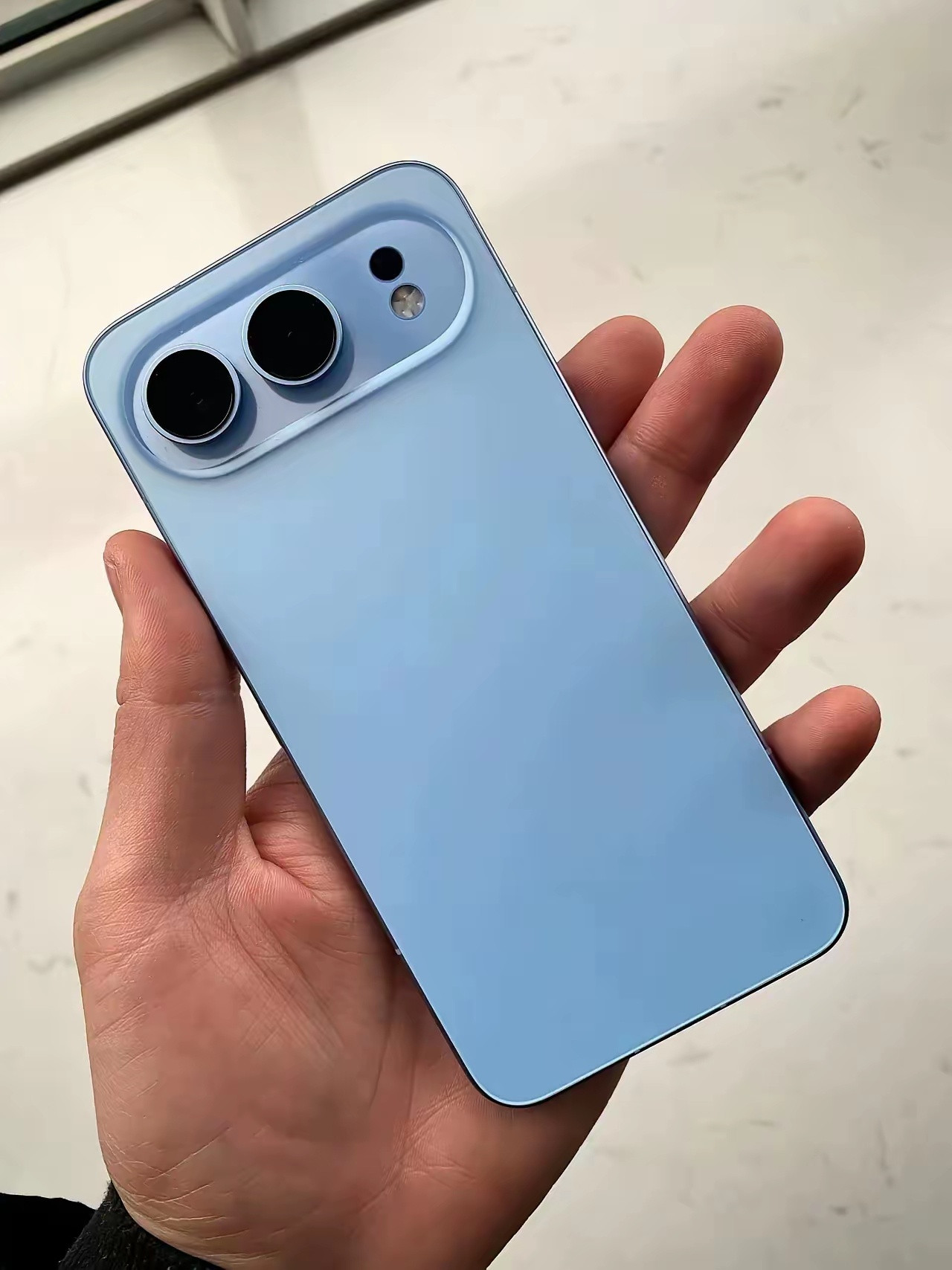 荣耀500这机子，我是真得说道说道——简直离谱到家了！拿在手里才发现，8000m