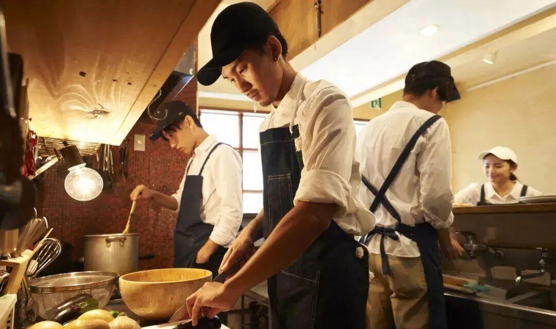 日本突然官宣：取消中国留学生42年免税特权。超过12万名在日中国留学生，将从2