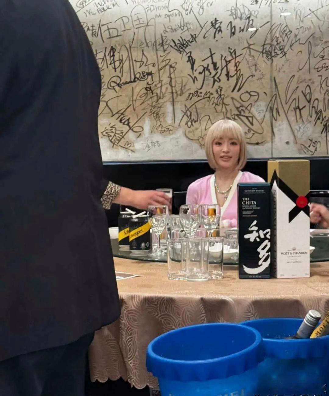 吃个饭，你⁠‍猜我⁠碰‏‍﻿见‌谁了？​​​