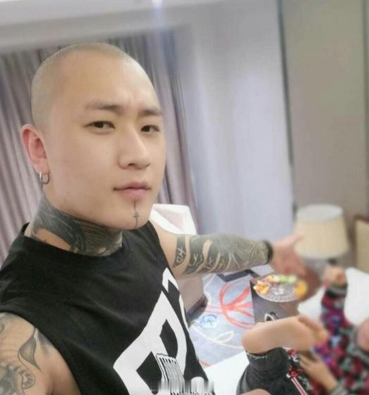 网红方丈承认出轨一个快手网红出轨是值得炫耀的事情嘛，不以为耻，反以为荣，平台应该