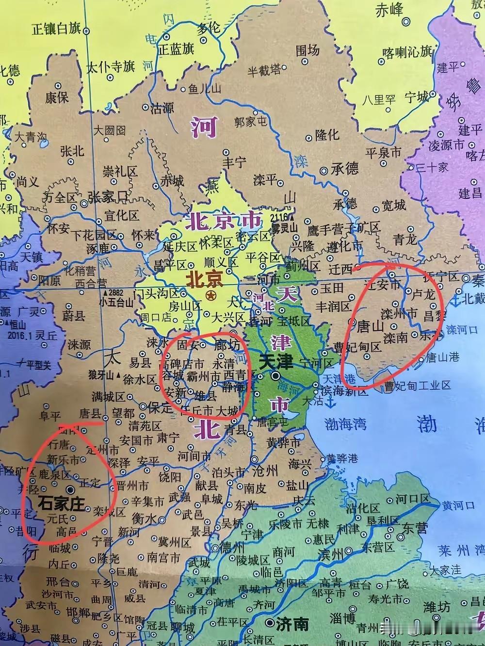 河北经济滞后的原因分析：一，虹吸效应，两大直辖市把人才项目基本吸引殆尽，留给当
