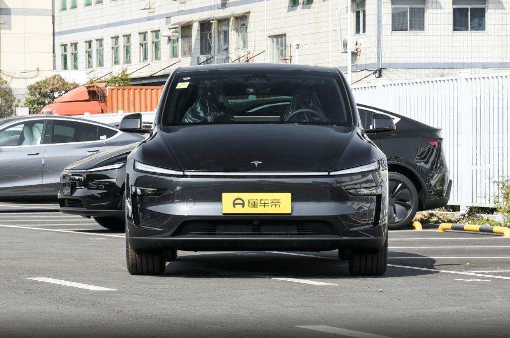 有些车车主开着觉得倍儿有面子，旁人却心知肚明价格并不高。特斯拉Model3