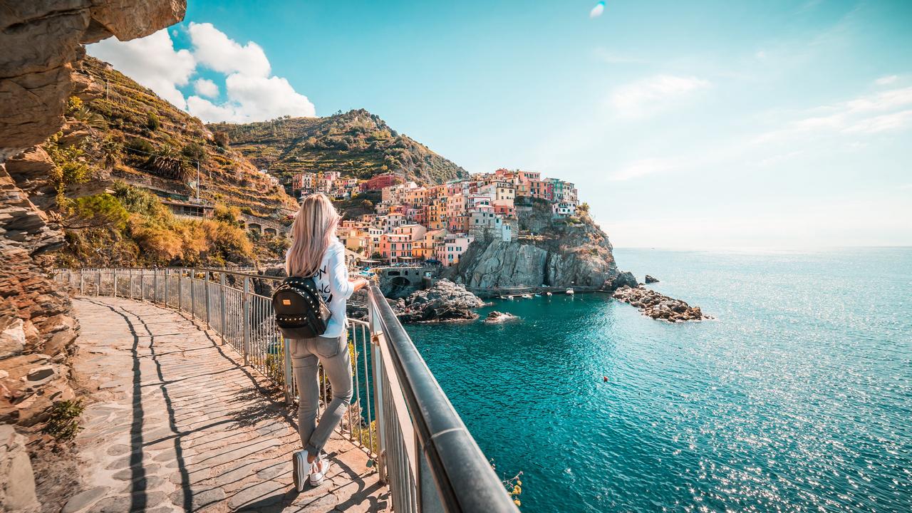 **“人生四大黄金法则：清醒做事，糊涂读书，大怒睡觉，独处思考”——做最幸福的自