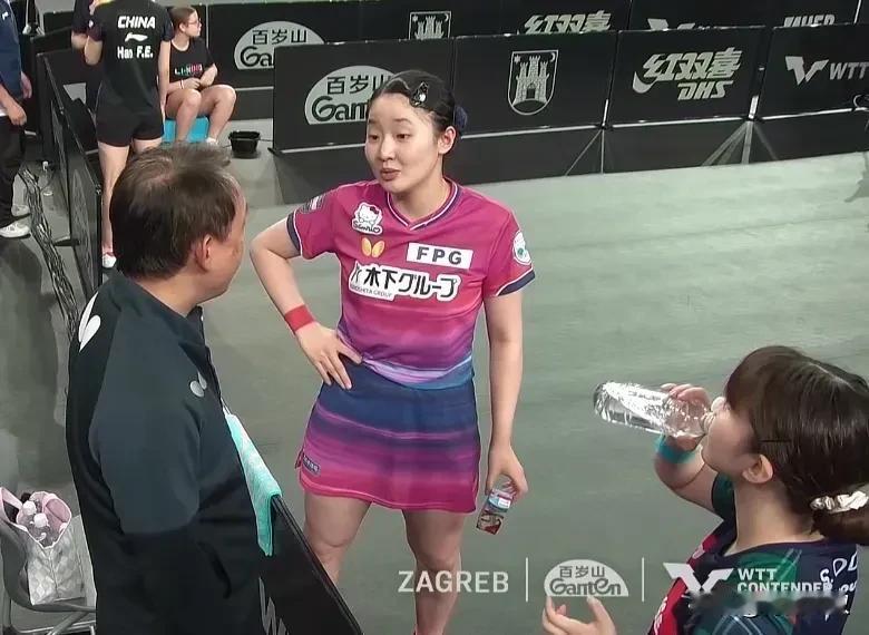 都是些啥人？覃予萱/纵歌曼输给张本美和/大藤沙月，他们说国乒小将年龄太小，锻炼锻