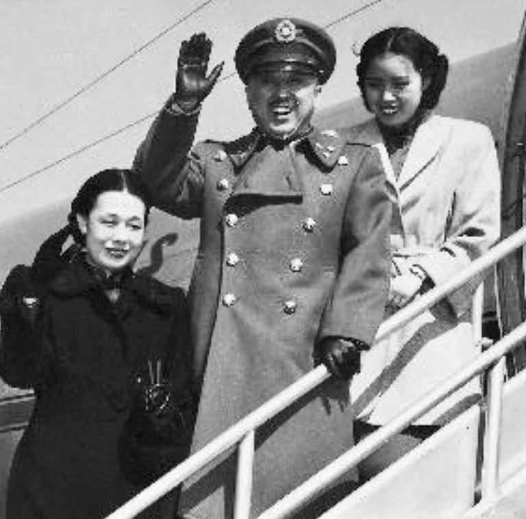 1948年，顾祝同奉命劝卫立煌赴台。卫立煌指着病重的妻子说不能走，顾祝同却脱口而