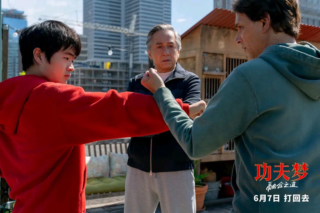 港星的成绩又一次在刷低下限啊这部好莱坞投资，动作巨星成龙的最新电影昨天还预估