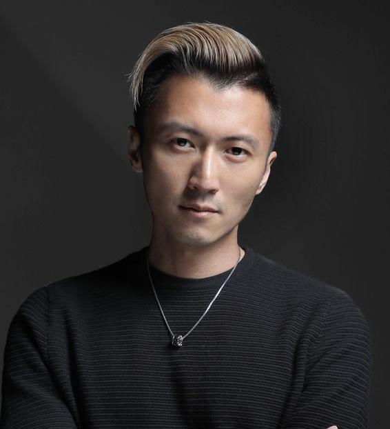 很多网友留意到一件事，谢贤离世之后，向太没有公开发文悼念。结合过往种种纠葛，其中
