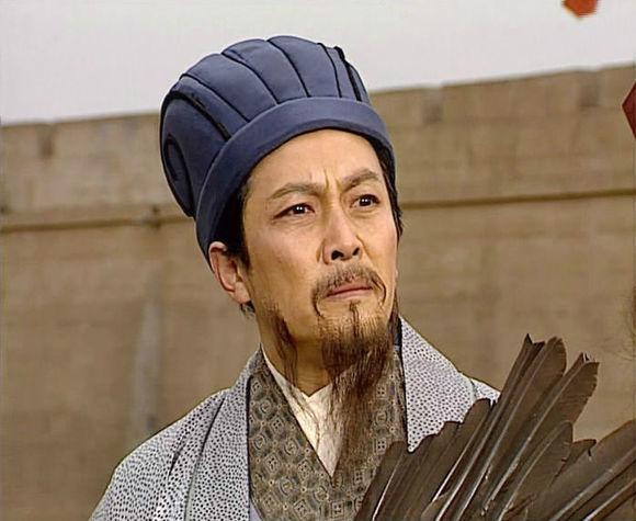 《诸葛亮27岁出山那晚，没焚香拜月，也没写《出师表》——他蹲在草庐门口数星星，对