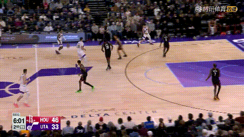 不是，火箭新秀笑一下就算狂妄？这标准也太高了！今天火箭打爵士，在第二节有个球可